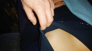 Muschie und Titten freilegen