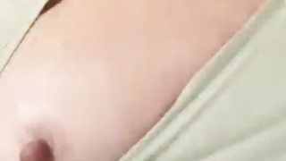 Hier ein paar Bilder von meiner kleinen Brust und nippel für