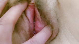 Ihre Feuchte heiße behaarte Muschi