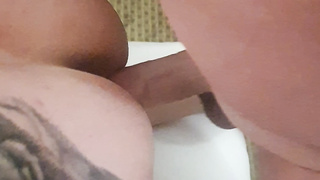 Frau und Kumpel betrunken beim Sex