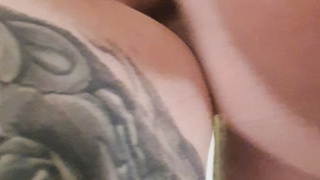 Frau und Kumpel betrunken beim Sex