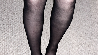 Meine Füsse in schwarzer Strumpfhose