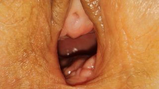 Beine gespreizt  Muschi geöffnet