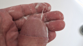 Unter der Dusche geil geworden.