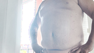 Nackt zu Hause, in Bernau