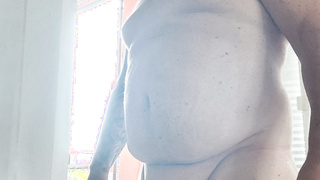 Nackt zu Hause, in Bernau