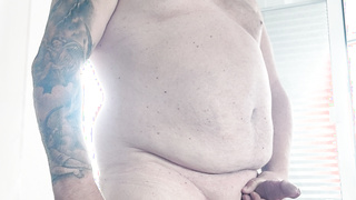 Nackt zu Hause, in Bernau