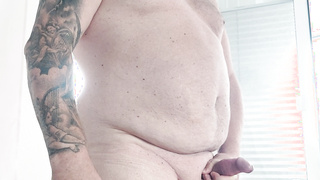 Nackt zu Hause, in Bernau