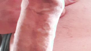 Schön meinen Schwanz massiert als ich spontan geil wurde