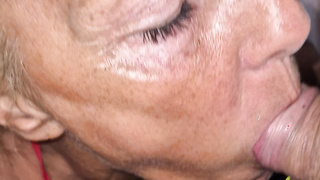 Garagenspaß mit der Nachbarin