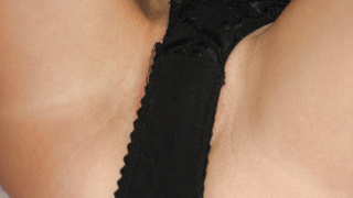 Annika zwischen die Beine geschaut !