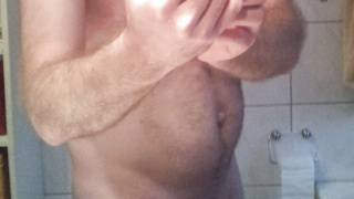 Nackt im Bad ein paar Selfies im Badezimmer machen ;-)
