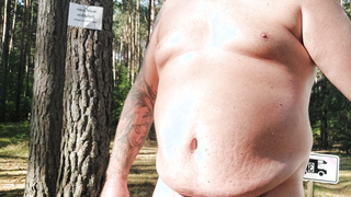 Nackt im Wald, nähe Bernau