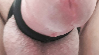 Mein Schwanz mit Penisring will gerne ficken.