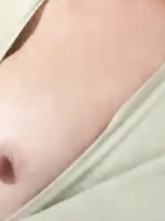 Hier ein paar Bilder von meiner kleinen Brust und nippel für