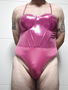 Mein schöner neuer rosa Body